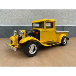 1:18 - Ford Pick Up 1934 Tuned