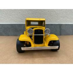 1:18 - Ford Pick Up 1934 Tuned